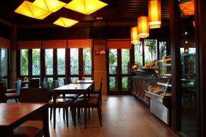 Restaurace v ubytování Kuiburi Hotel & Resort