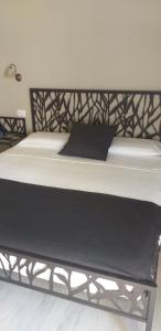 a bed with a black frame and a black pillow at Casa D'amore in Riomaggiore