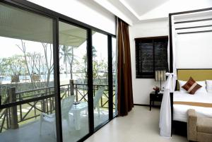 Balkón nebo terasa v ubytování Kuiburi Hotel & Resort
