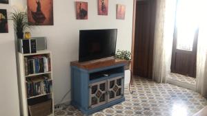 TV a/nebo společenská místnost v ubytování Casa Mena