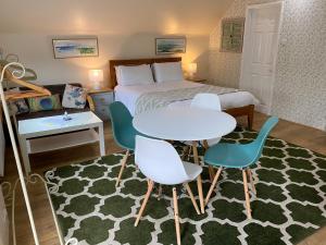 A bed or beds in a room at Willow Down 