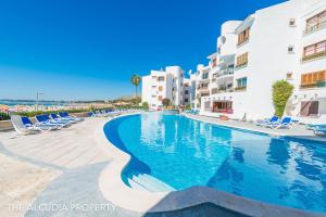 Swimmingpoolen hos eller tæt på Apartamento Lortal