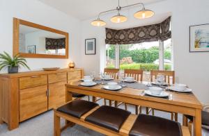 Φωτογραφία από το άλμπουμ του Woodlea House with Hot tub with Free Parking στο Γιορκ