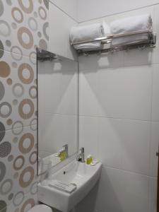 Ένα μπάνιο στο Banua Raya Homestay +17 φωτογραφίες