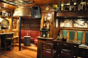Salone o bar di Blooms Hotel