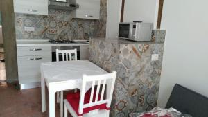 a small kitchen with a table and a microwave at Casa Dante in Vitorchiano