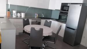 Kuchyň nebo kuchyňský kout v ubytování Apartment Mira II