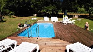 Bazén v ubytování B&B Donna Maja nebo v jeho okolí
