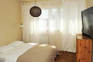 Cama o camas de una habitación en Apartament Słodowiec