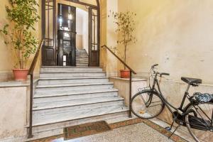 Jazda na bicykli v okolí ubytovania Beautiful and Spacious Apartment next to Termini 10 minutes from Coliseum