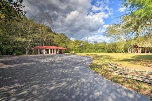 Blue Ridge Hideaway with Fire Pit and Mtn Views!