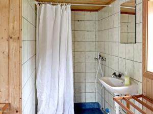 Koupelna v ubytování 6 person holiday home in Slöinge