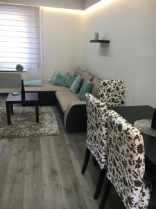 A seating area at Apartman Mercedes