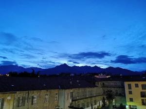 a view of the mountains from a city at dusk at In centro da Laura, Via Repubblica 49 BI in Biella