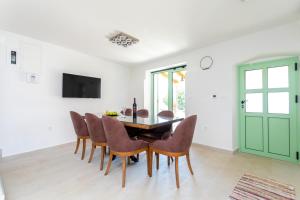 Telewizja i/lub zestaw kina domowego w obiekcie Holiday house DREAM
