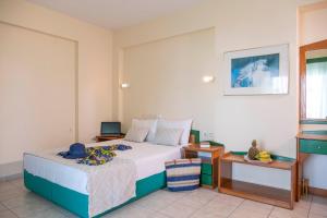 Postel nebo postele na pokoji v ubytování Aristides Hotel