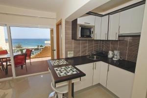 Kuchyňa alebo kuchynka v ubytovaní Apartamento playa maravillosa 2