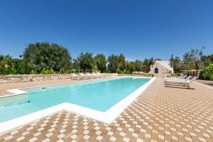 Bazén v ubytovaní Villa Ajeni by Perle di Puglia alebo v jeho blízkosti