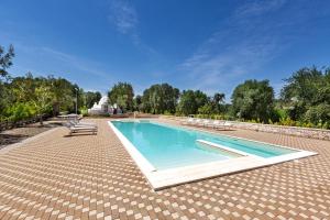Bazén v ubytovaní Villa Ajeni by Perle di Puglia alebo v jeho blízkosti