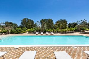 Bazén v ubytovaní Villa Ajeni by Perle di Puglia alebo v jeho blízkosti