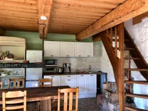 Kuchyň nebo kuchyňský kout v ubytování Vango Holiday Village