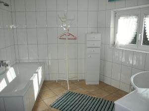 Kúpeľňa v ubytovaní Haus Heller + 15 fotografií