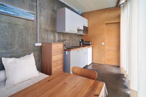 a small apartment with a table and a kitchen at Apartamento con piscina y excelentes vistas in Ferrol