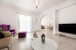 A television and/or entertainment centre at Panos Villa Sunset View