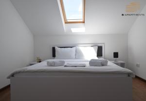 Postel nebo postele na pokoji v ubytování S-Apartmani Cocetova