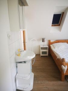 Et badeværelse på Ferienwohnungen und Ferienhaus im Nixenweg