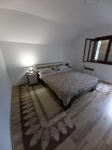 A bed or beds in a room at Apartment Sijakovic