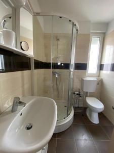Koupelna v ubytování Apartman Erika + 25 fotografií