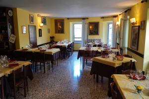 Εστιατόριο ή άλλο μέρος για φαγητό στο Albergo Centrale