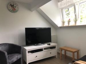 TV a/nebo společenská místnost v ubytování La conciergerie