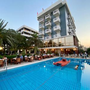 Bazén v ubytovaní Hotel Corallo alebo v jeho blízkosti