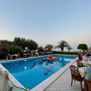 Bazén v ubytovaní Hotel Corallo alebo v jeho blízkosti