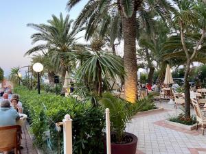 Vonkajšia záhrada v ubytovaní Hotel Corallo