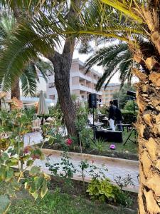 Vonkajšia záhrada v ubytovaní Hotel Corallo