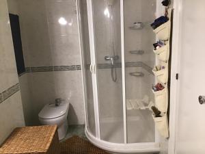 Koupelna v ubytování Superviews, parking 24h vigilado incluido y Netflix en habitación independiente con baño privado en apartamento particular, Français&English