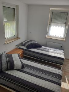 Un pat sau paturi într-o cameră la Gute Nacht 2