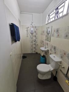 a bathroom with a toilet and a sink at SinggahSini Homestay Balok / Gebeng in Kuantan