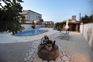 Bazén v ubytovaní House & Apartment Palača alebo v jeho blízkosti