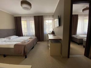 מיטה או מיטות בחדר ב-Hotel Kolorowa