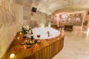 Imperial Cave Suites & Spa italokat is kínál