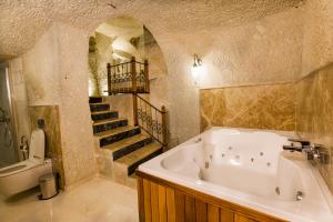 A bathroom at Imperial Cave Suites & Spa