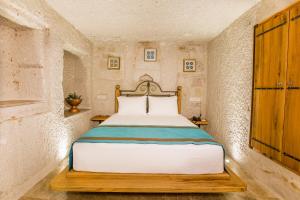 A bed or beds in a room at Imperial Cave Suites & Spa