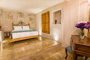 A bed or beds in a room at Imperial Cave Suites & Spa