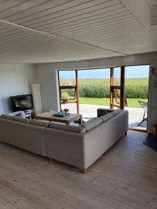 TV a/nebo společenská místnost v ubytování Full Ocean View & Game Rooms