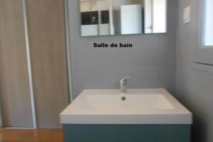 a bathroom with a white sink and a mirror at Particulier loue T3 en rez de jardin à 30 mètres de la plage avec un double box in La Ciotat +32 photos