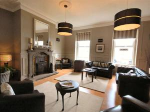 A seating area at Crescent Garden House 